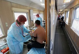 Ghé thăm đoàn tàu tiêm vaccine COVID-19 tại Nga