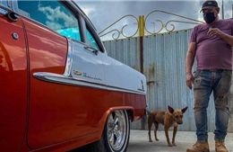 Người thợ máy tài ba giúp ô tô cổ lăn bánh tại Cuba