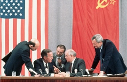 Những khoảnh khắc đáng nhớ khi Tổng thống Mỹ gặp lãnh đạo Nga