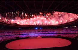 Lễ khai mạc Olympic Tokyo 2020 đặc biệt, với màn bắn pháo hoa rực rỡ sắc màu