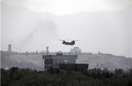 Hình ảnh Taliban tiến vào Kabul, trực thăng hối hả sơ tán nhân viên Đại sứ quán Mỹ
