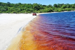 Hồ nước có màu Coca Cola độc lạ tại Brazil