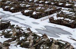 Hình ảnh hàng nghìn thiết bị quân sự gỉ sét, vô hồn bị bỏ rơi tại Nga