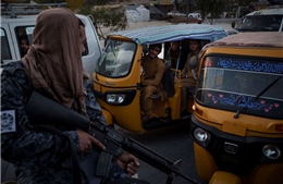 Lo ngại về an ninh Afghanistan khi IS đánh bom nhằm vào Taliban 