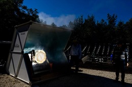 Cận cảnh máy rang cà phê dùng ánh nắng Mặt Trời tại Italy
