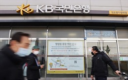 Người cao tuổi &#39;bơ vơ&#39; khi các ngân hàng Hàn Quốc đua nhau cắt giảm chi nhánh