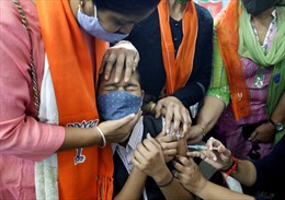 Lo ngại biến thể Omicron, Ấn Độ tăng tốc tiêm vaccine cho thanh thiếu niên
