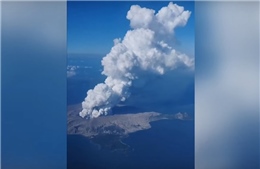 Núi lửa phun trào khiến hàng nghìn người Philippines phải sơ tán