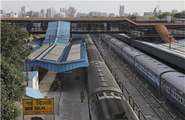 Ấn Độ tạm dừng tàu chở khách để ‘giải phóng đường ray’ vận chuyển than