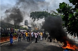 Bất ổn leo thang, người biểu tình Sri Lanka đốt nhà của hàng chục chính khách