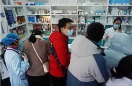 Trung Quốc: Người dân tăng cường tích trữ phòng dịch, &#39;phương thuốc truyền miệng&#39; cũng cháy hàng