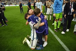 Messi và những khoảnh khắc ngọt ngào cùng gia đình trong thời khắc lịch sử