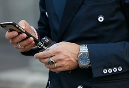 Lý do nhiều người sợ đeo đồng hồ xa xỉ Rolex, Patek Philippe tại châu Âu