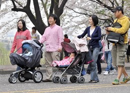 Hàn Quốc lên kế hoạch cho người lao động nghỉ nuôi con trong 18 tháng