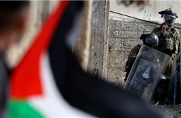 Cảnh sát Israel nhận lệnh gỡ cờ Palestine khỏi nơi công cộng