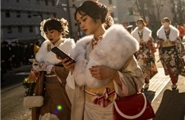 Các cô gái, chàng trai Nhật Bản rạng rỡ dự Lễ Thành Nhân