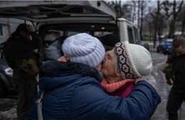 Sáu tháng sau khi Ukraine chiếm lại từ Nga, người dân thành phố Kupiansk phải đi sơ tán