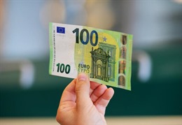 Người dân châu Âu rút hàng tỷ tiền tiết kiệm từ ngân hàng