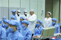 Chủ tịch Triều Tiên thị sát cơ sở lắp ráp vệ tinh do thám quân sự