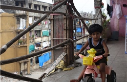 Tập thể đổ nát, nhiều người Ấn Độ chấp nhận rủi ro để có nơi ở tại thành phố