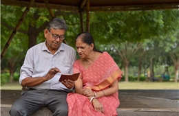 Người cao tuổi Ấn Độ nhờ ứng dụng để tìm tình yêu tuổi xế chiều