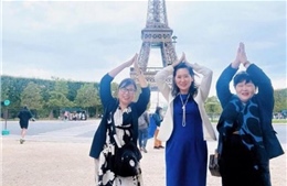 Nghị sĩ Nhật Bản từ chức sau khi đăng ảnh gây tranh cãi chụp tại Pháp