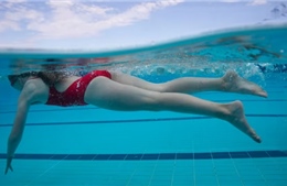 Nhiều người nhập viện vì &#39;mây độc&#39; trong bể bơi ở Australia