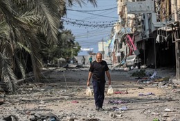 Cuộc sống tiếp diễn trong bom đạn tại Dải Gaza
