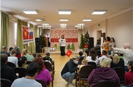 Cộng đồng người Việt Nam chúc mừng năm mới trường trẻ em khuyết tật ở Moskva