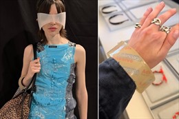 Hãng thời trang xa xỉ gây sốc với chiếc vòng tay y hệt cuộn băng dính