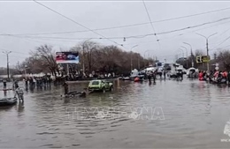 Hình ảnh vệ tinh thành phố Orsk của Nga trước và sau bị tàn phá bởi lũ lụt