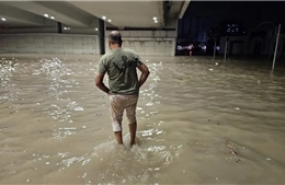 UAE căng mình khắc phục hậu quả mưa lớn chưa từng có trong 75 năm