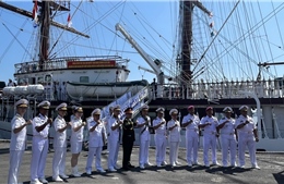 Tàu buồm Hải quân Việt Nam mang tên Lê Quý Đôn đến Indonesia