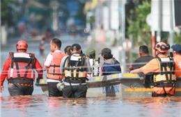 Nước sông Mekong đoạn chảy qua Thái Lan tràn bờ, gây ngập lụt nặng