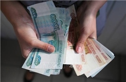 Câu chuyện lạ kỳ của đồng ruble Nga