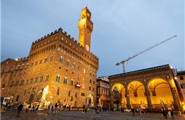 Thành phố Florence (Italy) dỡ bỏ &#39;quái vật kim loại&#39; sau 20 năm gây chướng mắt