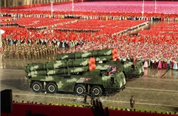 Triều Tiên ra mắt ICBM mới trong lễ duyệt binh hoành tráng 