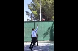 Video Tổng thống Syria giao lưu bóng rổ với binh sĩ Mỹ trước thềm cuộc gặp ông Trump