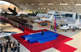 Triều Tiên trưng bày loại vũ khí mới phóng từ máy bay