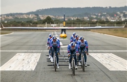 Lần đầu tiên trên thế giới tàu lượn bay lên không trung nhờ sức người đạp xe