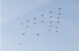 Chiến đấu cơ Thụy Điển, Đan Mạch bay chào lễ Giáng sinh theo đội hình cây thông