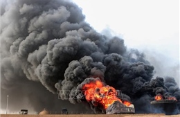 Saudi Arabia ném bom cảng tại Yemen