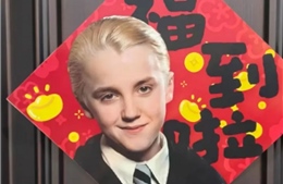 Nhân vật phản diện trong Harry Potter bất ngờ xuất hiện khắp Trung Quốc trước Tết Bính Ngọ