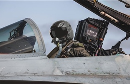 Mỹ đầu tư hàng chục triệu USD trang bị mũ bảo hiểm thế hệ mới cho phi công 