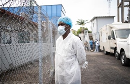 Các quốc gia trên thế giới đang làm gì để ngăn Ebola 'vượt biên'?