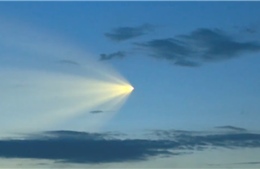 Giải mã ánh sáng giống UFO trên bầu trời Tân Cương, Trung Quốc