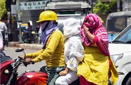 Nắng nóng cực đoan 'rút cạn' sức khỏe và túi tiền của người lao động nghèo châu Á
