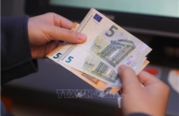 Bất an gia tăng khiến người dân châu Âu tăng tích trữ tiền mặt 