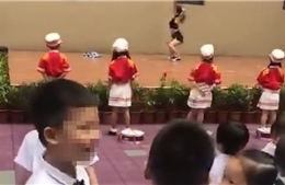 Phụ huynh hốt hoảng vì trường mẫu giáo thuê vũ công múa cột ngày khai giảng