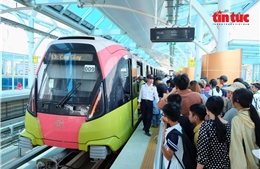 Người dân hào hứng sử dụng hệ thống giao thông công cộng '0 đồng'